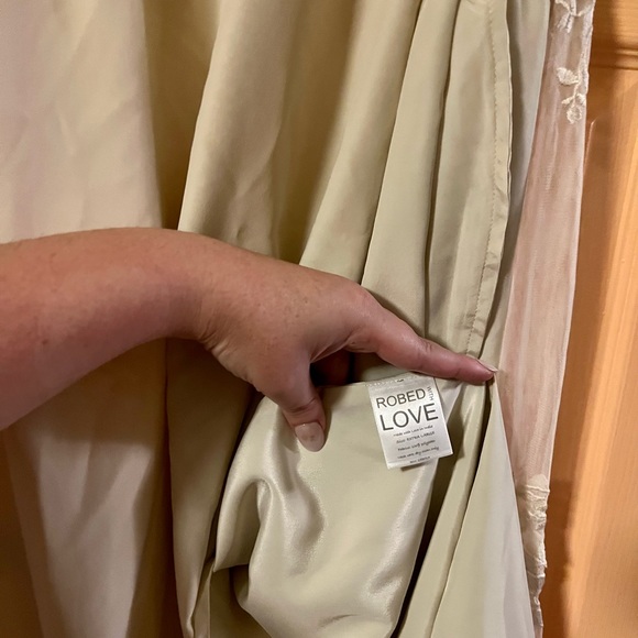 Robed with Love | Hildy Bride Robe in Champagne - XL - Picture 3 of 3